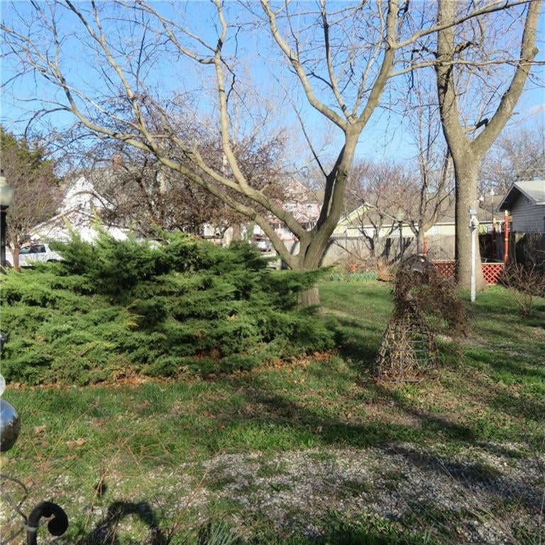 215 Cottonwood St, Iola, KS 66749