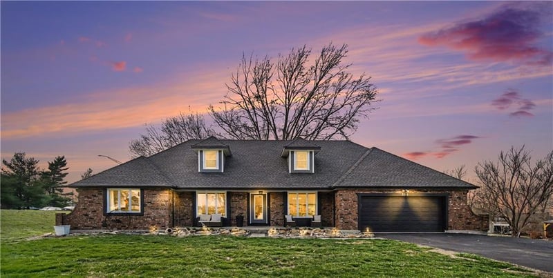 400 Appaloosa Dr, Raymore, MO 64083