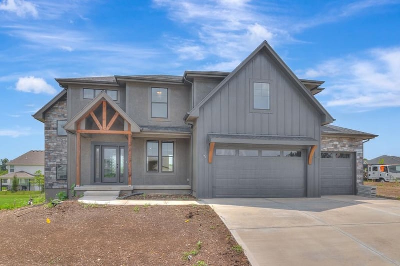 2700 Crestview St, Blue Springs, MO 64029