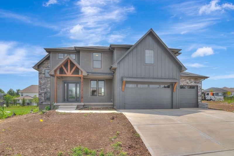 2700 Crestview St, Blue Springs, MO 64029