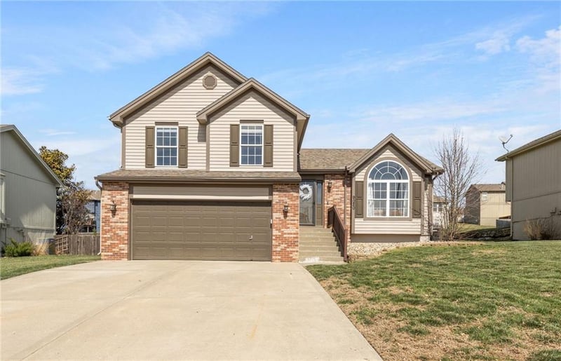 9020 103rd St, Kansas City, MO 64157