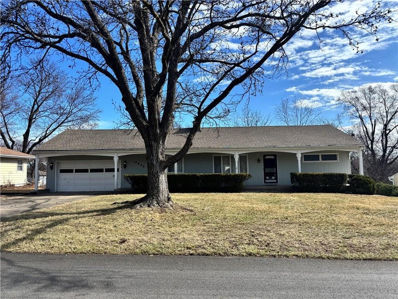 3933 Indianola Dr, Kansas City, MO 64116