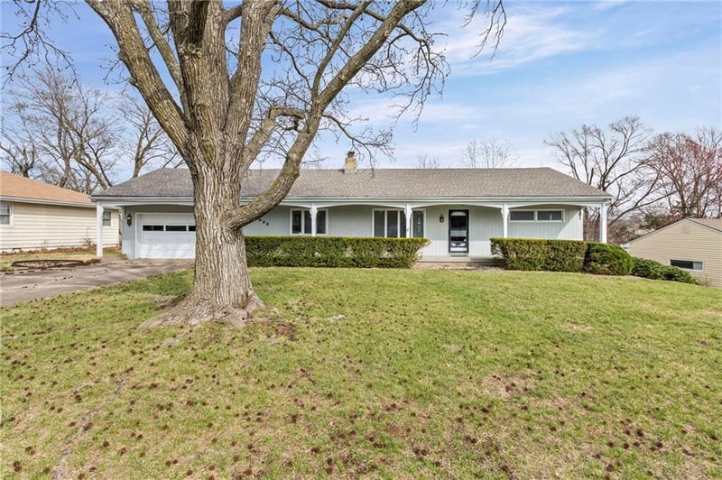 3933 Indianola Dr, Kansas City, MO 64116