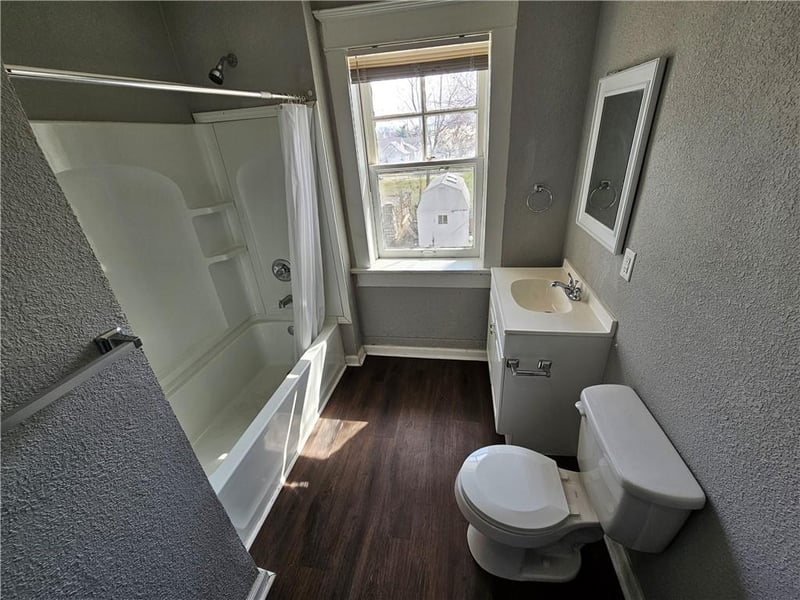 2637 29th St, Kansas City, MO 64128