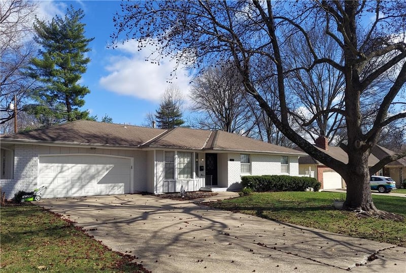 207 Woodbine Ave, Lee's Summit, MO 64063