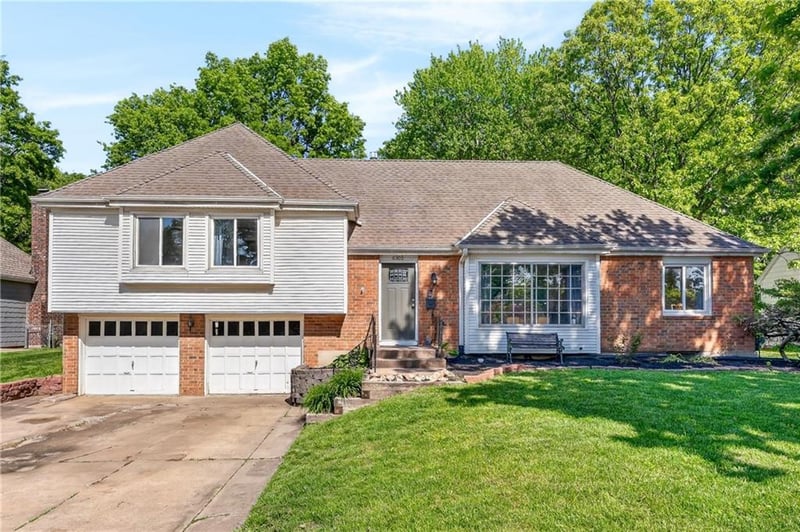 6305 Bales Ave, Gladstone, MO 64119