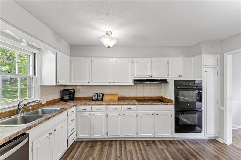 6305 Bales Ave, Gladstone, MO 64119