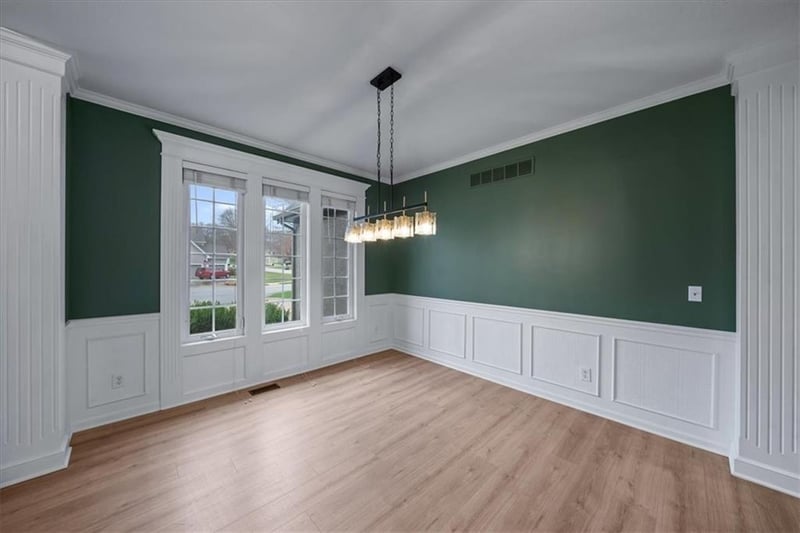 5800 Sapphire Cir, Lee's Summit, MO 64064