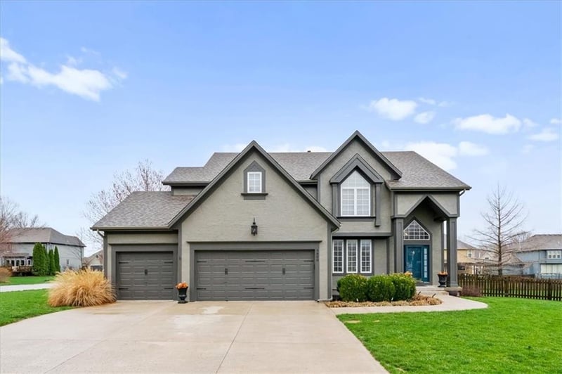 5800 Sapphire Cir, Lee's Summit, MO 64064