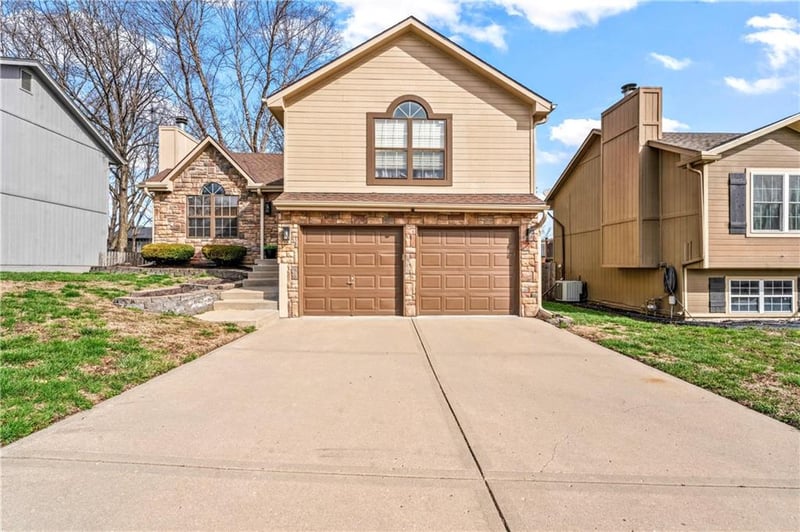 8816 73rd Ter, Kansas City, MO 64158