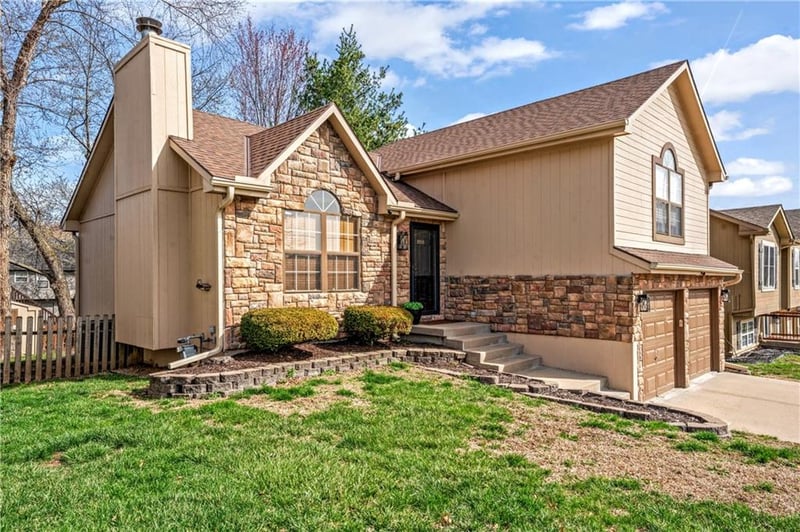 8816 73rd Ter, Kansas City, MO 64158