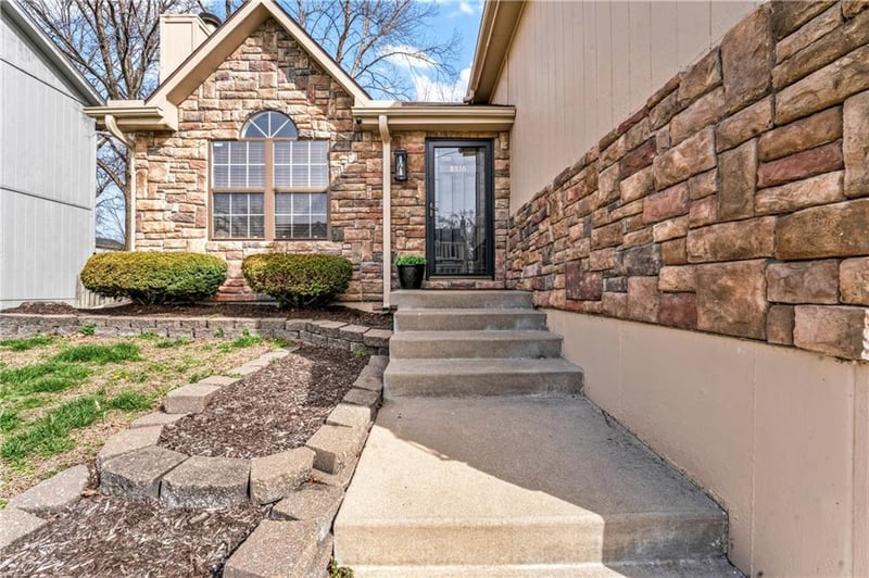 8816 73rd Ter, Kansas City, MO 64158