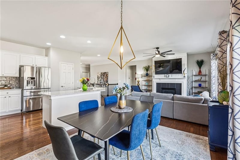 1022 Cheshire Dr, Lee's Summit, MO 64083