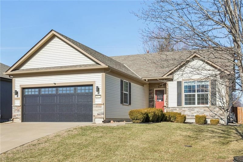 1022 Cheshire Dr, Lee's Summit, MO 64083