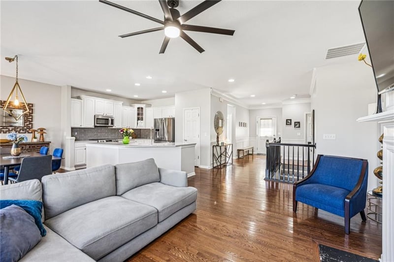 1022 Cheshire Dr, Lee's Summit, MO 64083