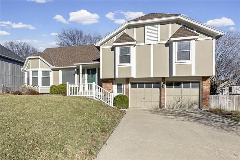 10409 Oakmont St, Overland Park, KS 66215