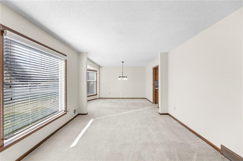 10409 Oakmont St, Overland Park, KS 66215