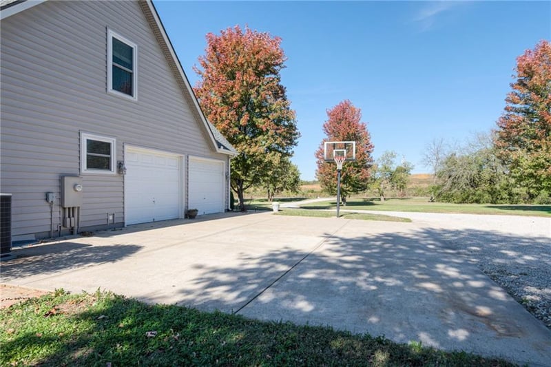 1205 E 203rd St, Belton, MO 64012