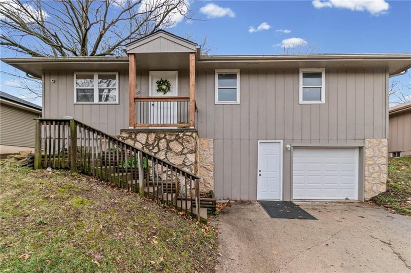 5508 Meadowvale Dr, Kansas City, MO 64151