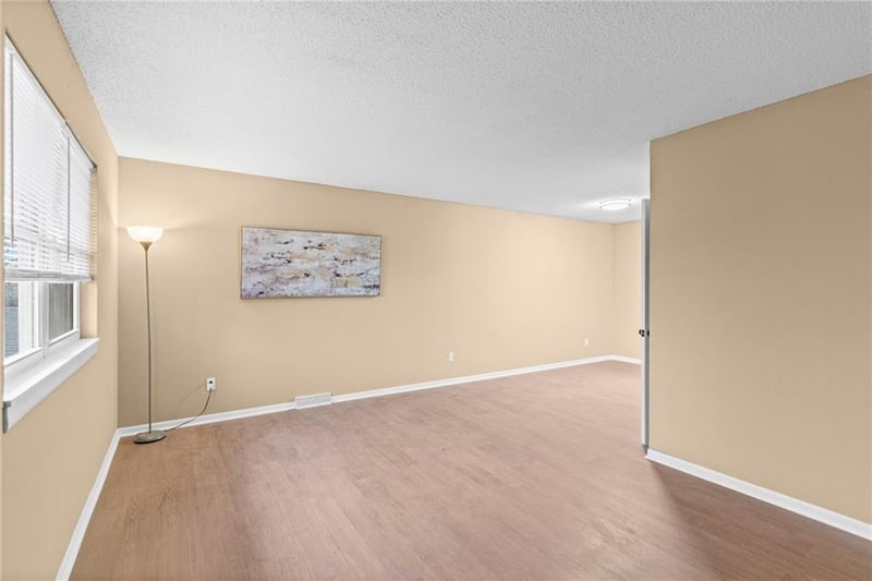 5508 Meadowvale Dr, Kansas City, MO 64151