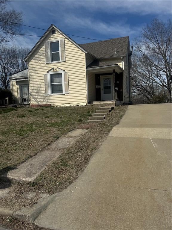 946 Sherman Ave, Leavenworth, KS 66048