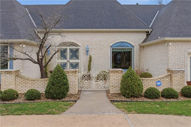 201 W 125th Ter, Kansas City, MO 64145