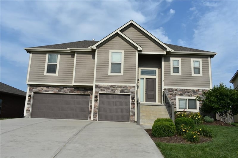 4777 22nd St, Leavenworth, KS 66048