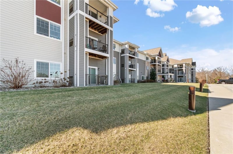 2651 Barry Rd #108, Kansas City, MO 64154