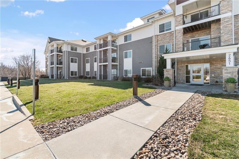 2651 Barry Rd #108, Kansas City, MO 64154