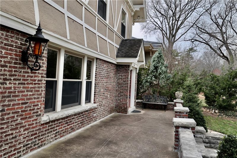 801 56th St, Kansas City, MO 64113