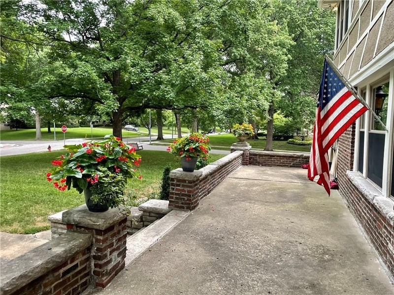 801 56th St, Kansas City, MO 64113