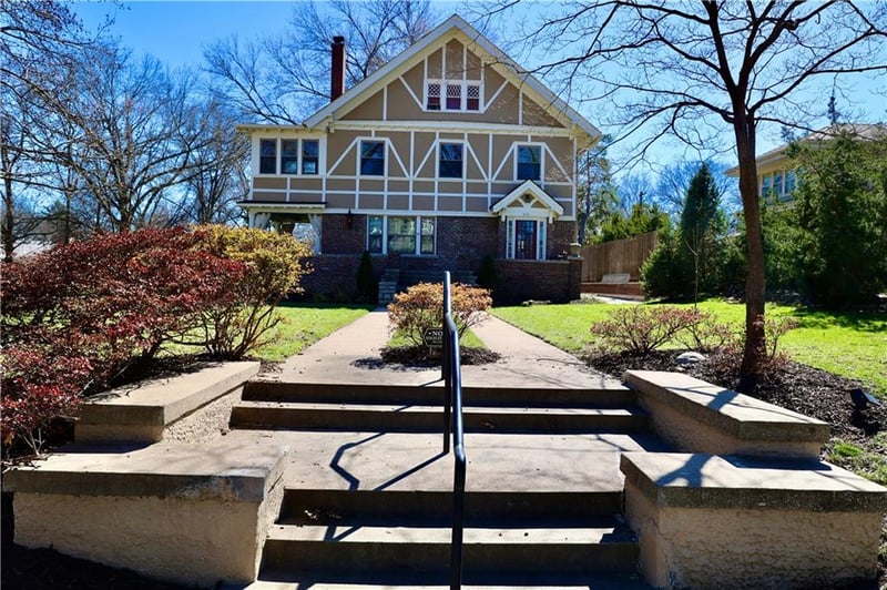 801 56th St, Kansas City, MO 64113