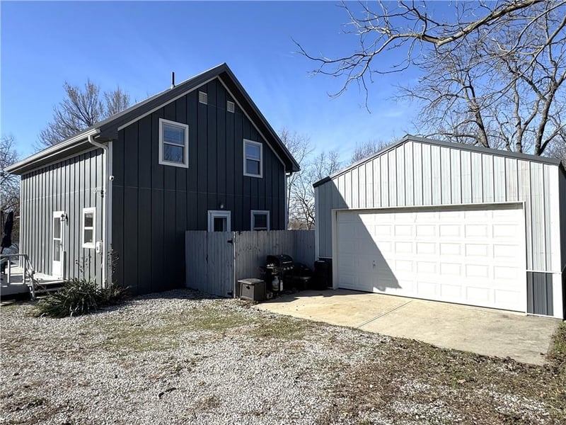 201 Timber Valley Dr, Linn Valley, KS 66040