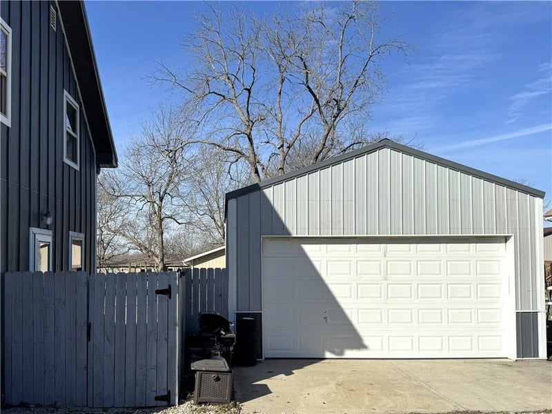201 Timber Valley Dr, Linn Valley, KS 66040