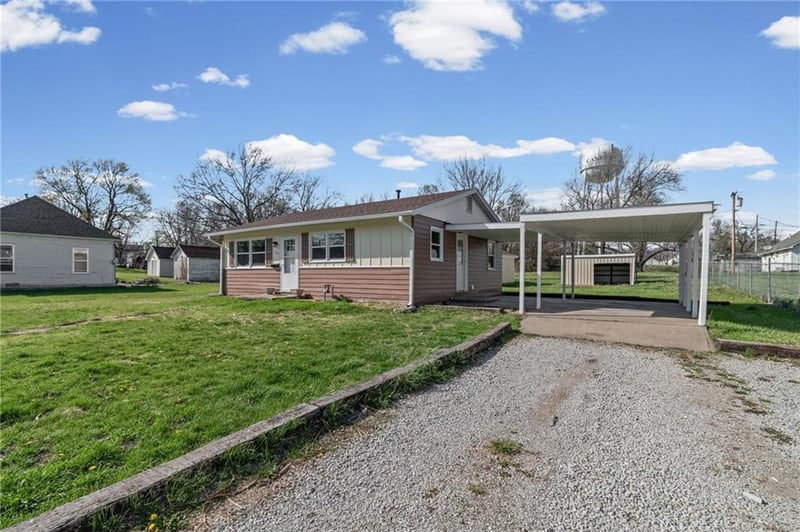 509 2nd St, Cameron, MO 64429