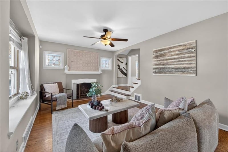 7339 Summit St, Kansas City, MO 64114