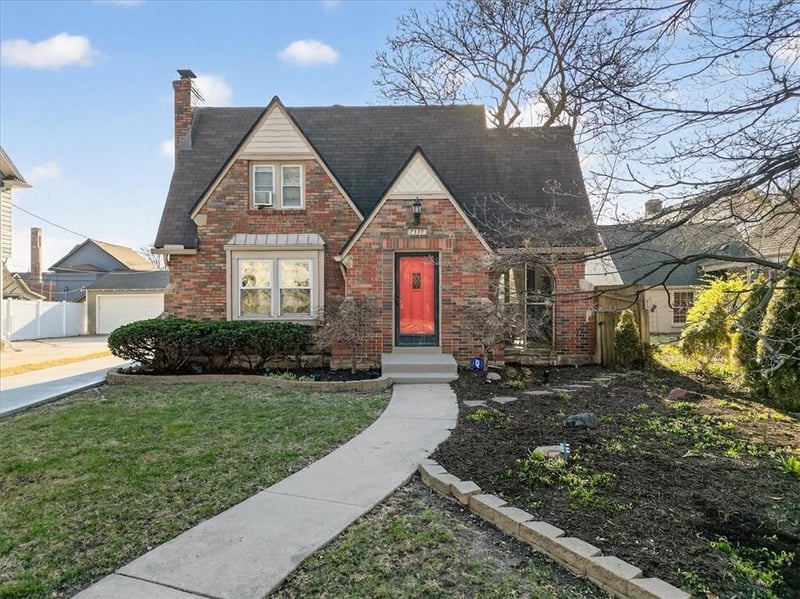 7339 Summit St, Kansas City, MO 64114