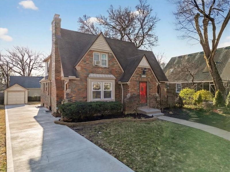 7339 Summit St, Kansas City, MO 64114