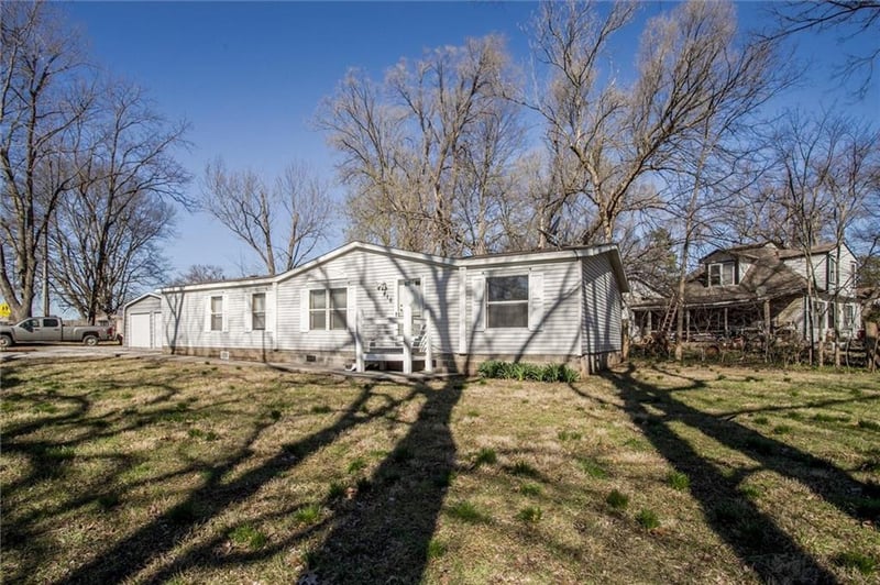 416 Jefferson St, Raymore, MO 64083