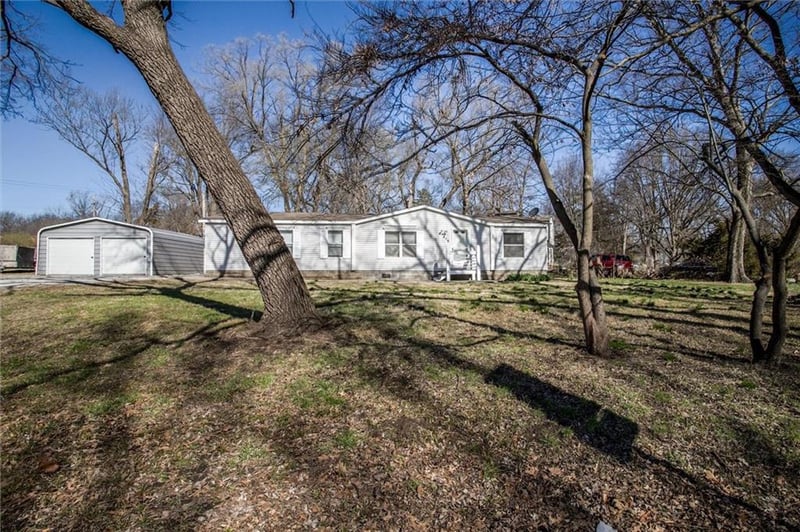 416 Jefferson St, Raymore, MO 64083