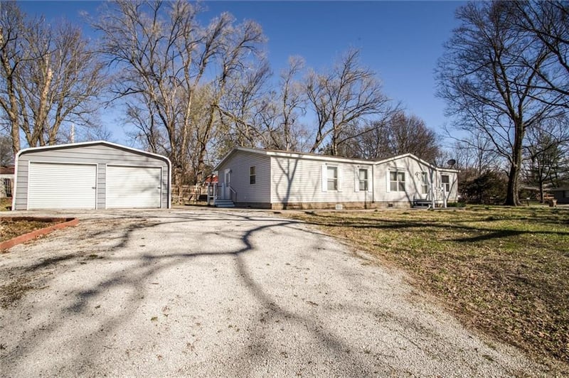 416 Jefferson St, Raymore, MO 64083
