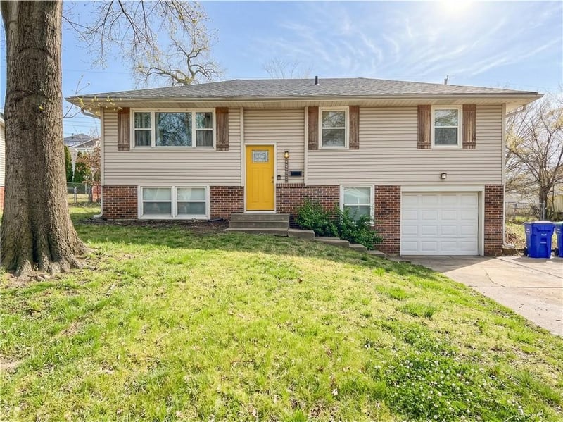 13213 Winchester St, Grandview, MO 64030