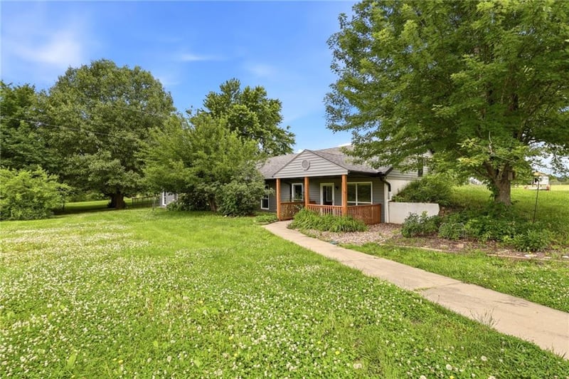 1641 100 Rd, Kingsville, MO 64040
