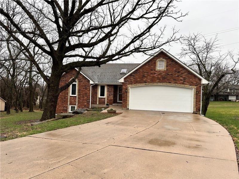 1141 Hunters Rg, Lee's Summit, MO 64086