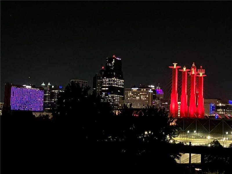 715 W 16th St, Kansas City, MO 64108