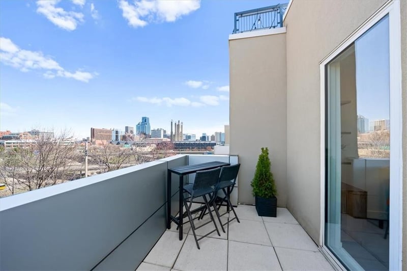 715 W 16th St, Kansas City, MO 64108