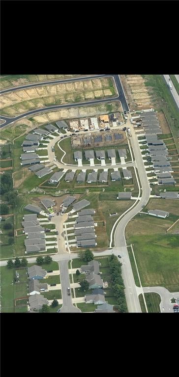 403 Rock Creek Dr, Tonganoxie, KS 66086