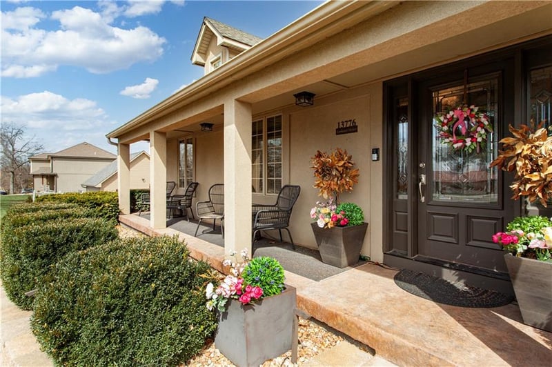 13776 Lookout Dr, Kansas City, MO 64139