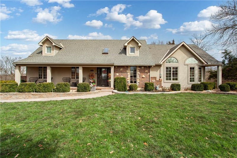 13776 Lookout Dr, Kansas City, MO 64139