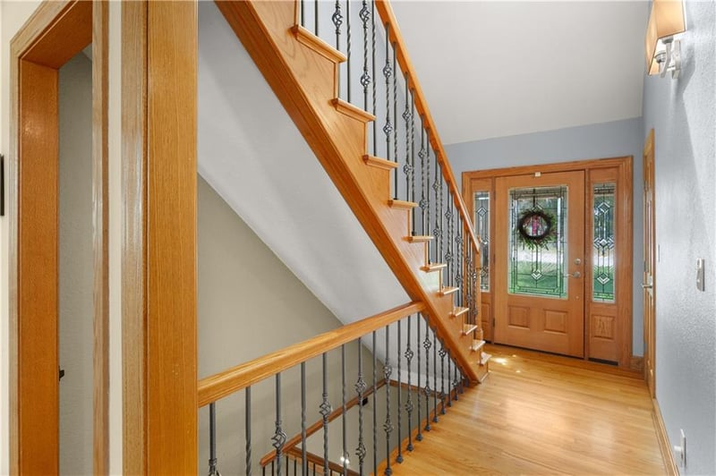 13776 Lookout Dr, Kansas City, MO 64139